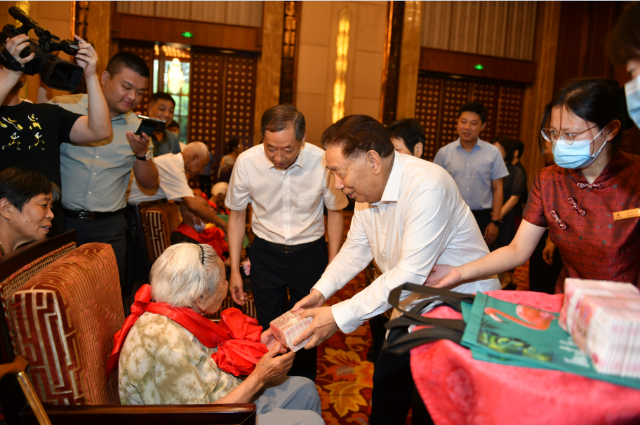 百歲老人活動2 百歲老人活動2