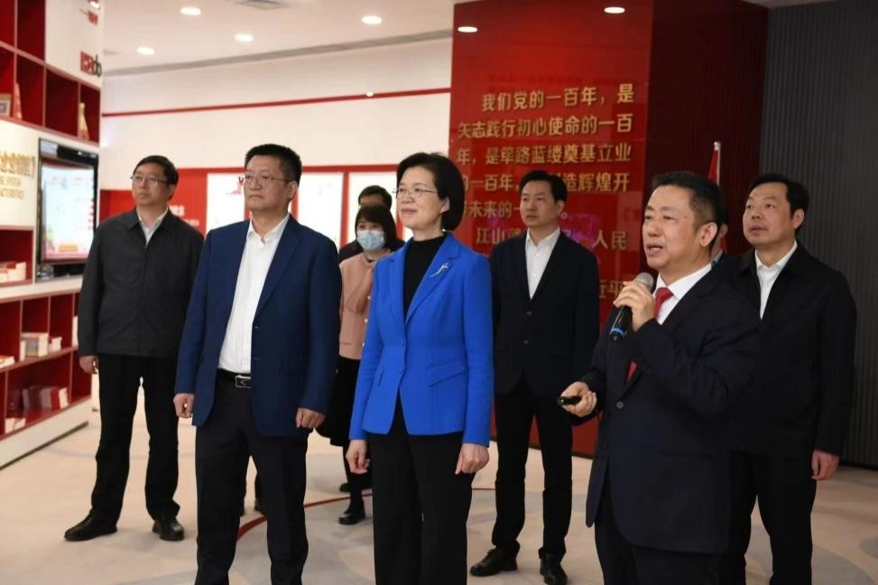 江蘇省委常委、組織部部長沈瑩調研紅豆1