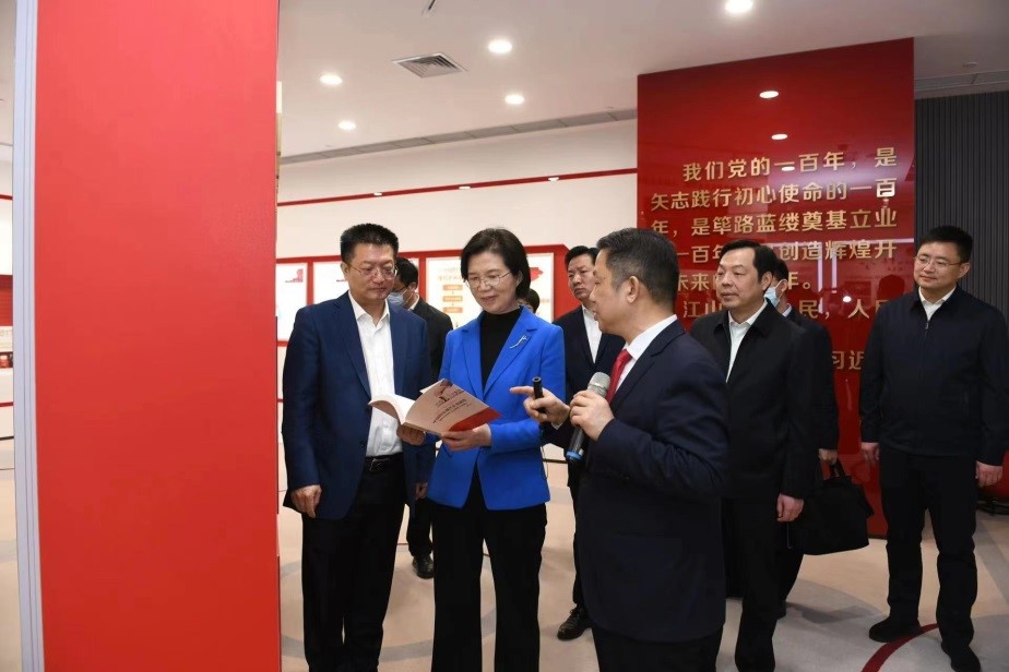 江蘇省委常委、組織部部長沈瑩調研紅豆2